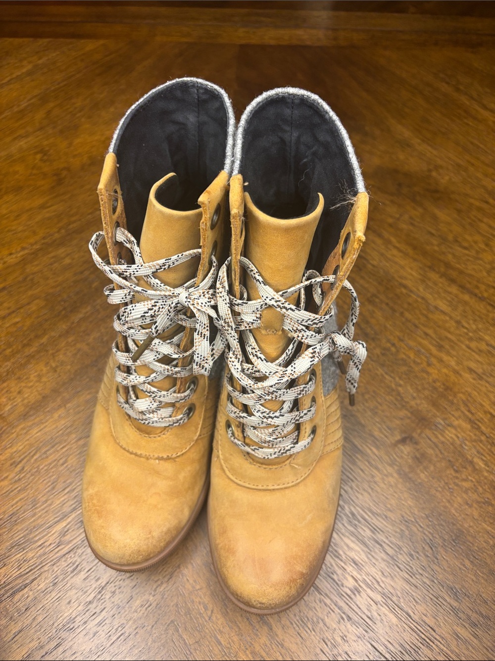 Sorel Women's Tan Suede Lace-Up Ankle Boots